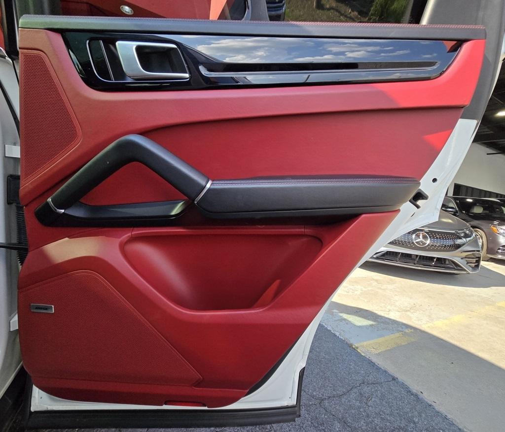2019 Porsche Cayenne Base photo 18