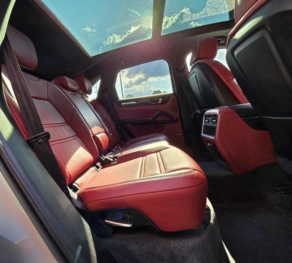2019 Porsche Cayenne Base photo 19