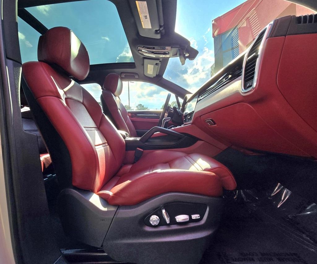 2019 Porsche Cayenne Base photo 22