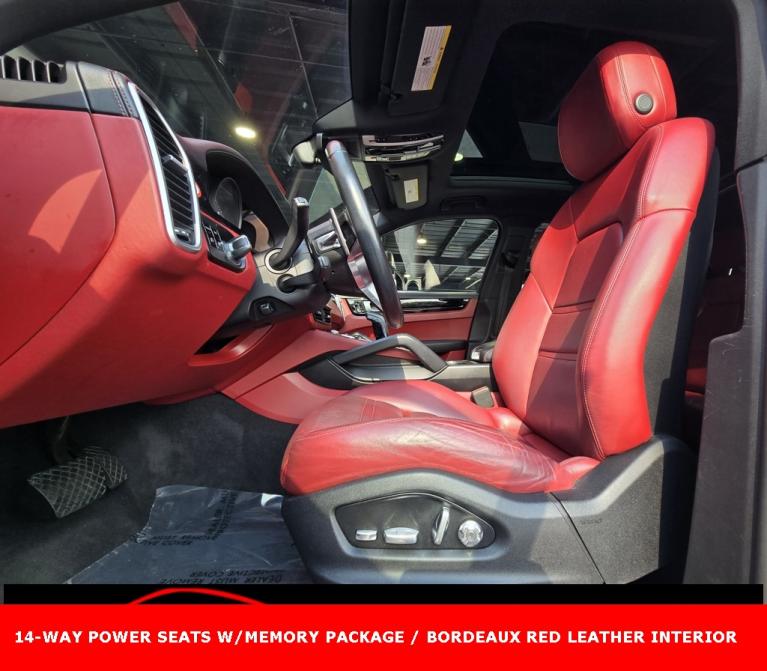 2019 Porsche Cayenne Base's photo