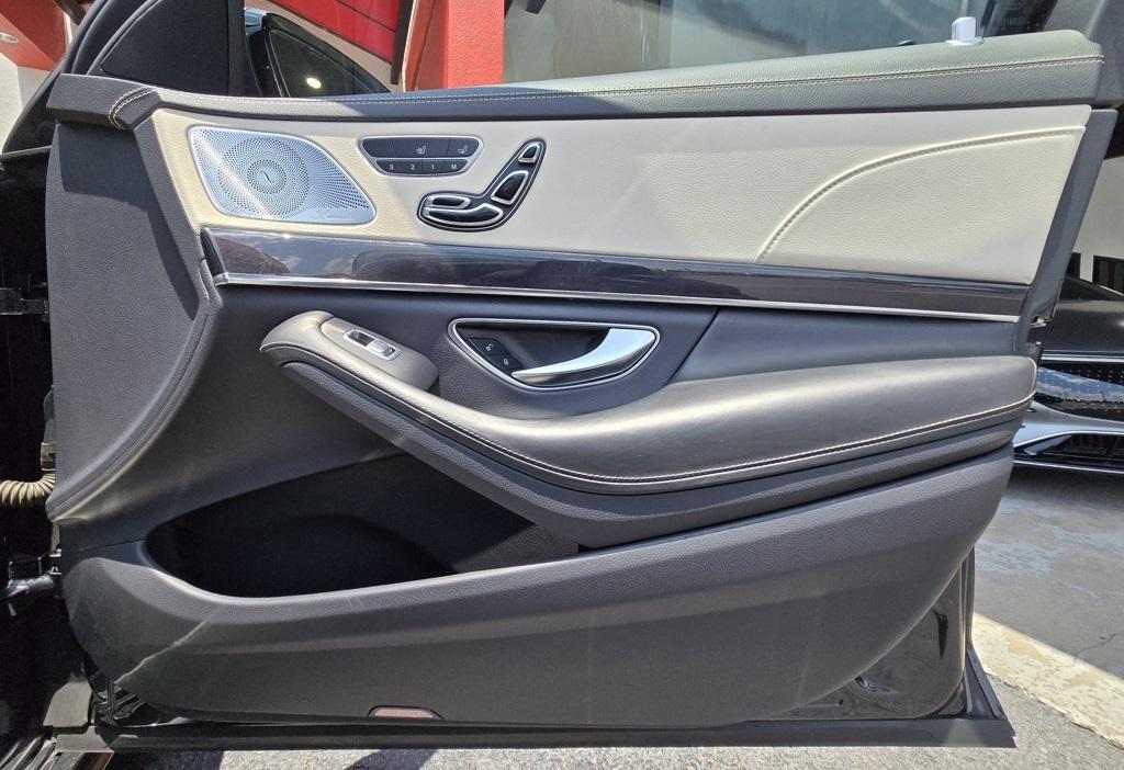 2019 Mercedes Benz S 560 photo 24