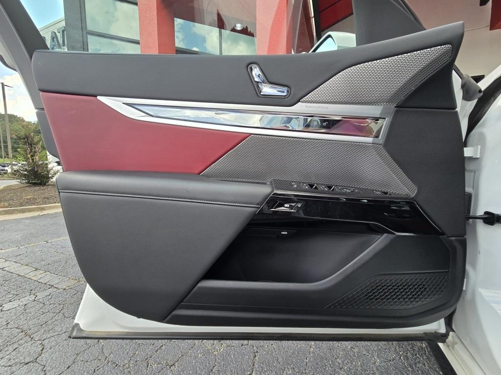 2023 Bmw 740i photo 12