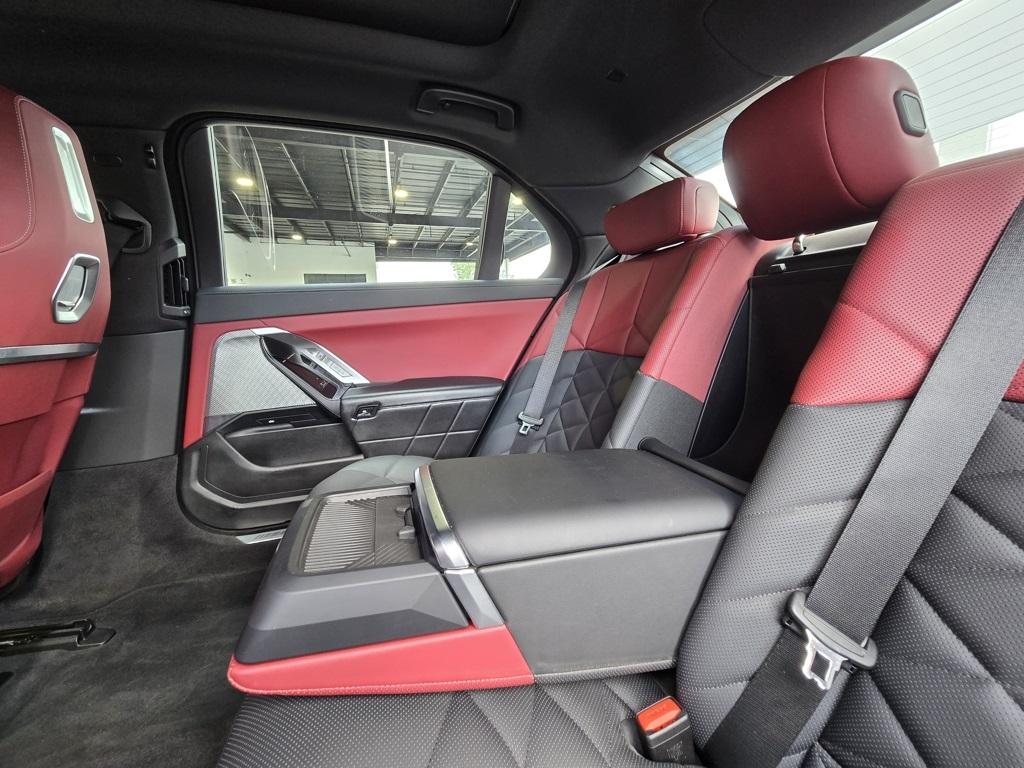 2023 Bmw 740i photo 17