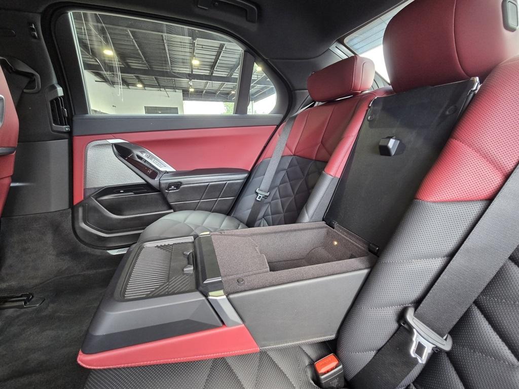 2023 Bmw 740i photo 18