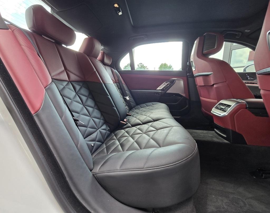 2023 Bmw 740i photo 25