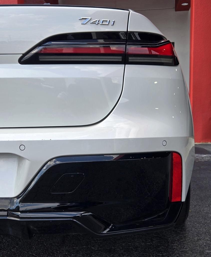 2023 Bmw 740i photo 7