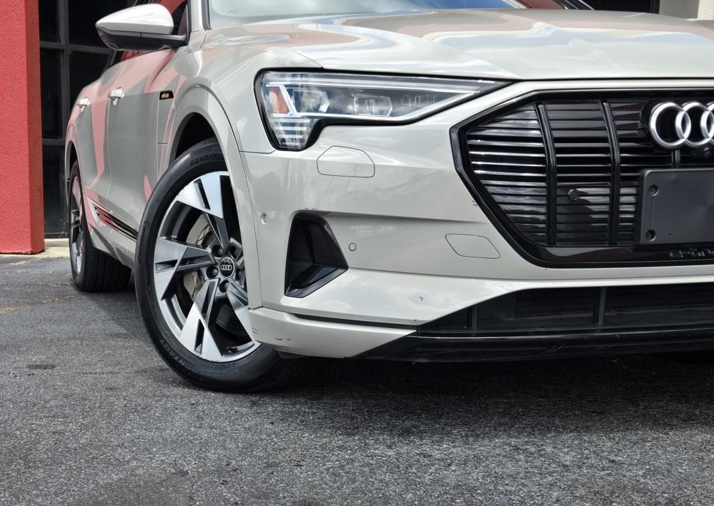 2021 Audi e-tron Premium photo 7