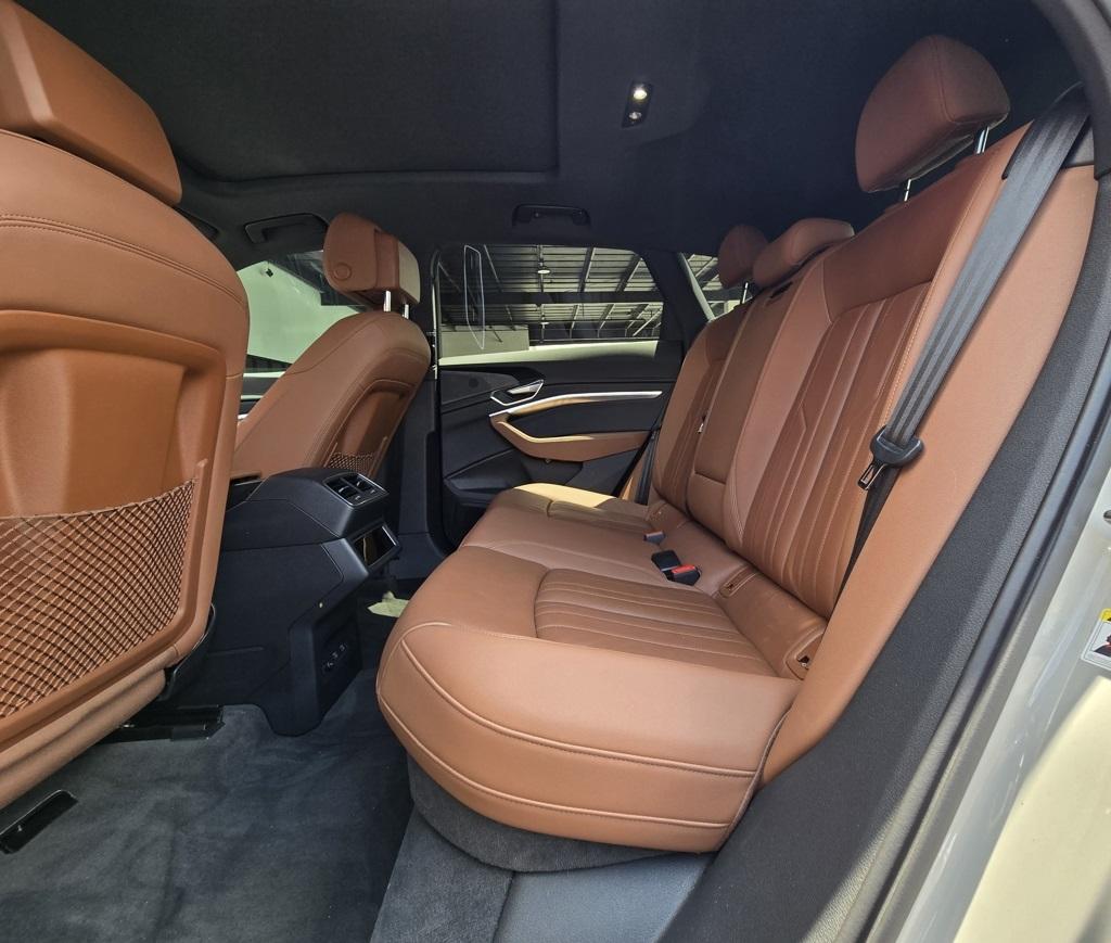 2021 Audi e-tron Premium photo 12