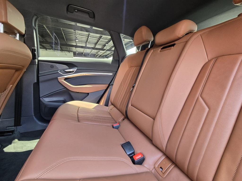 2021 Audi e-tron Premium photo 13