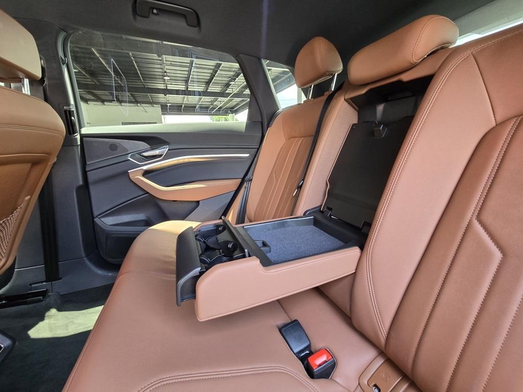2021 Audi e-tron Premium photo 14