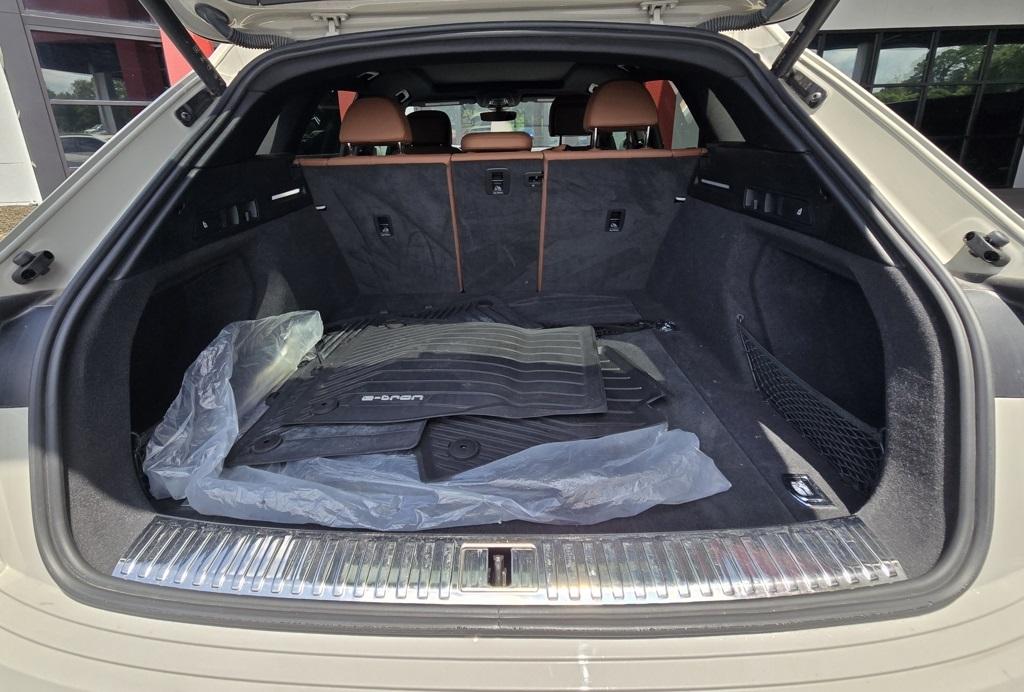 2021 Audi e-tron Premium photo 17