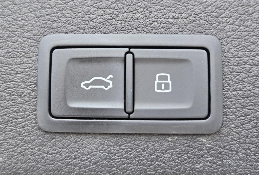 2021 Audi e-tron Premium photo 18