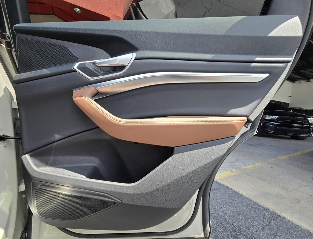 2021 Audi e-tron Premium photo 19