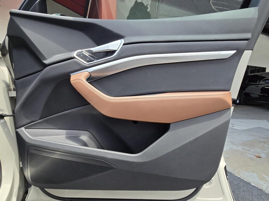 2021 Audi e-tron Premium photo 21