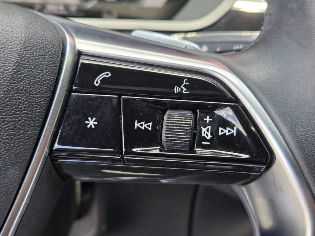 2021 Audi e-tron Premium photo 25
