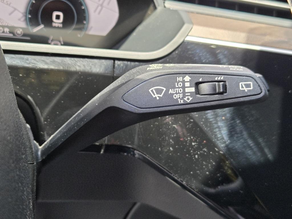 2021 Audi e-tron Premium photo 28
