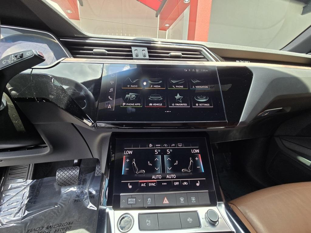 2021 Audi e-tron Premium photo 33