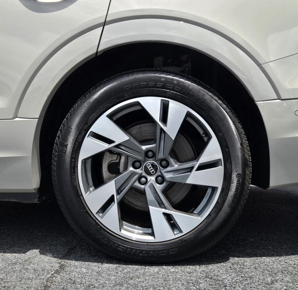 2021 Audi e-tron Premium photo 3