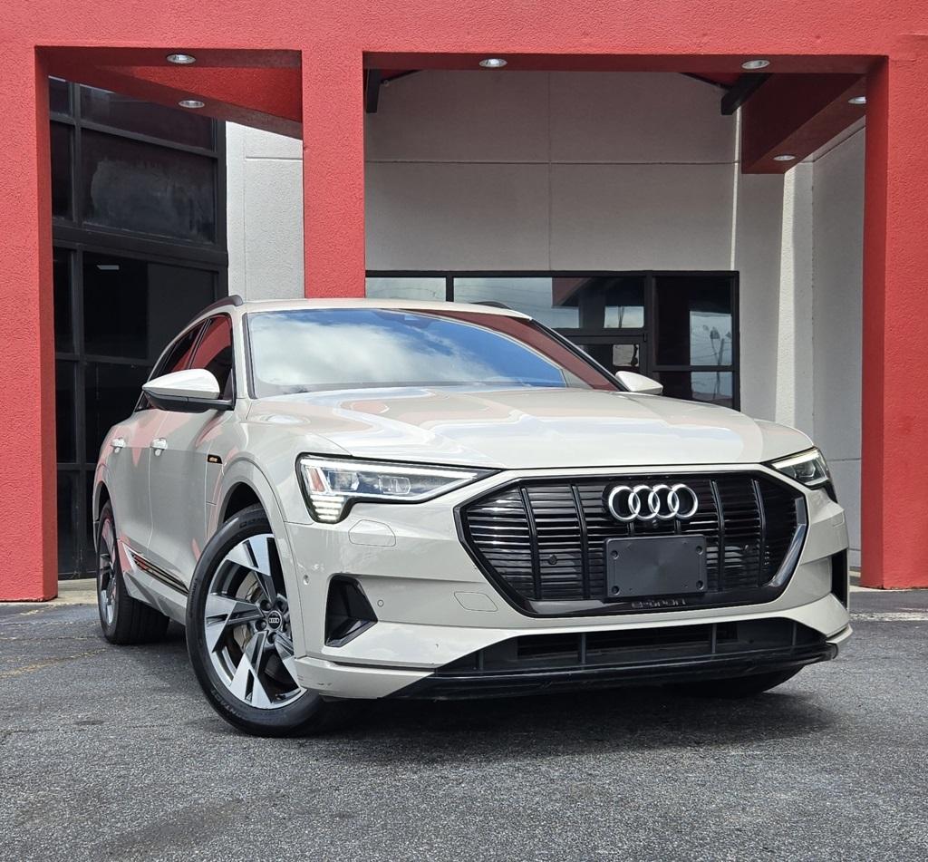 2021 Audi e-tron Premium photo 6