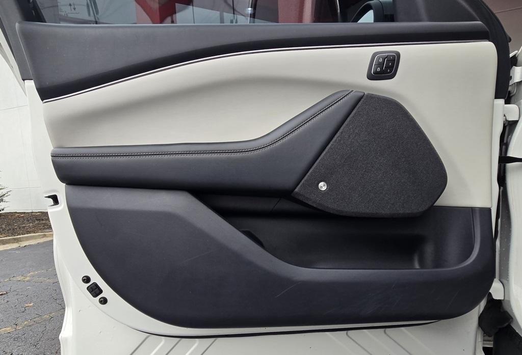 2021 Ford Mustang Mach-E Premium photo 13