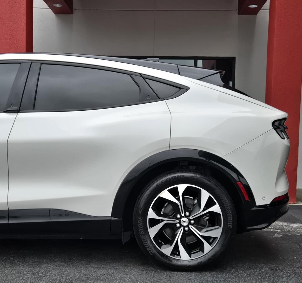 2021 Ford Mustang Mach-E Premium photo 5