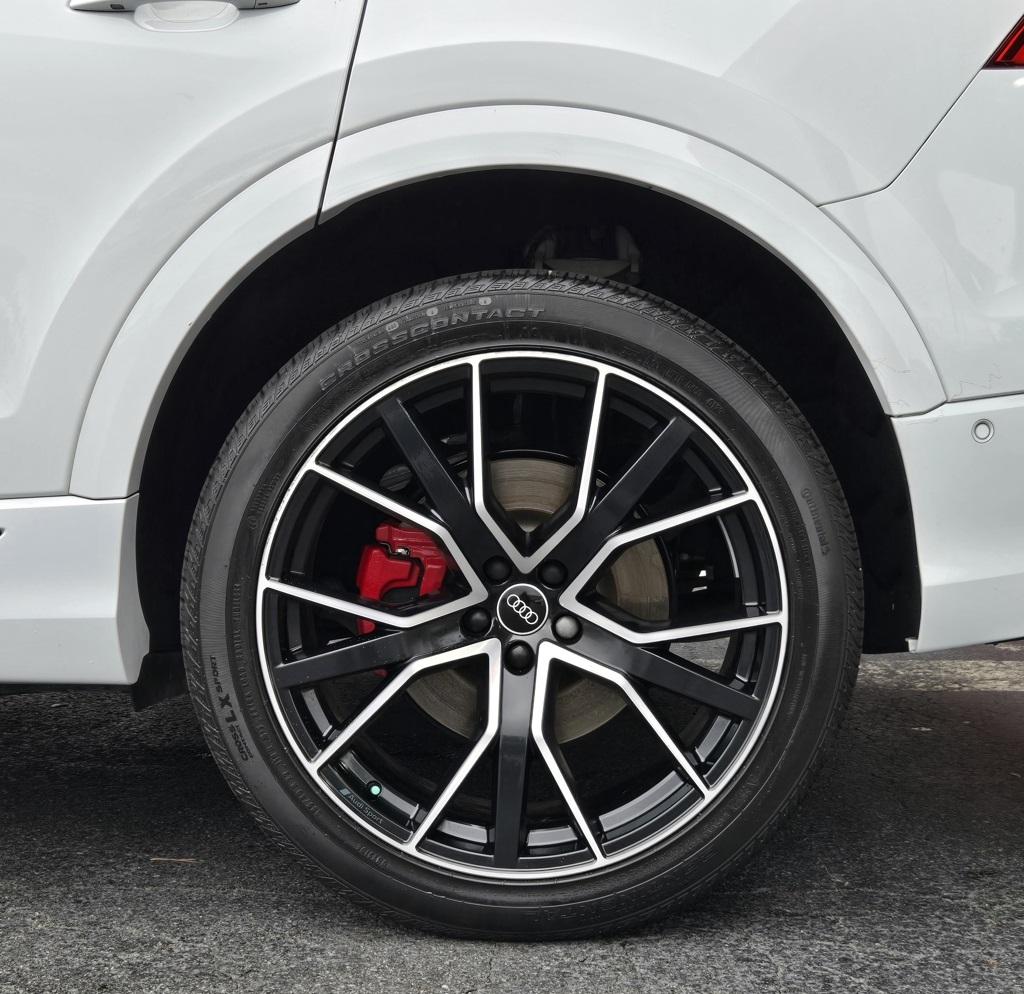 2021 Audi Q8 55 Premium Plus photo 3
