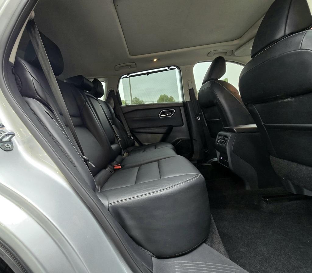 2021 Nissan Rogue SL photo 16