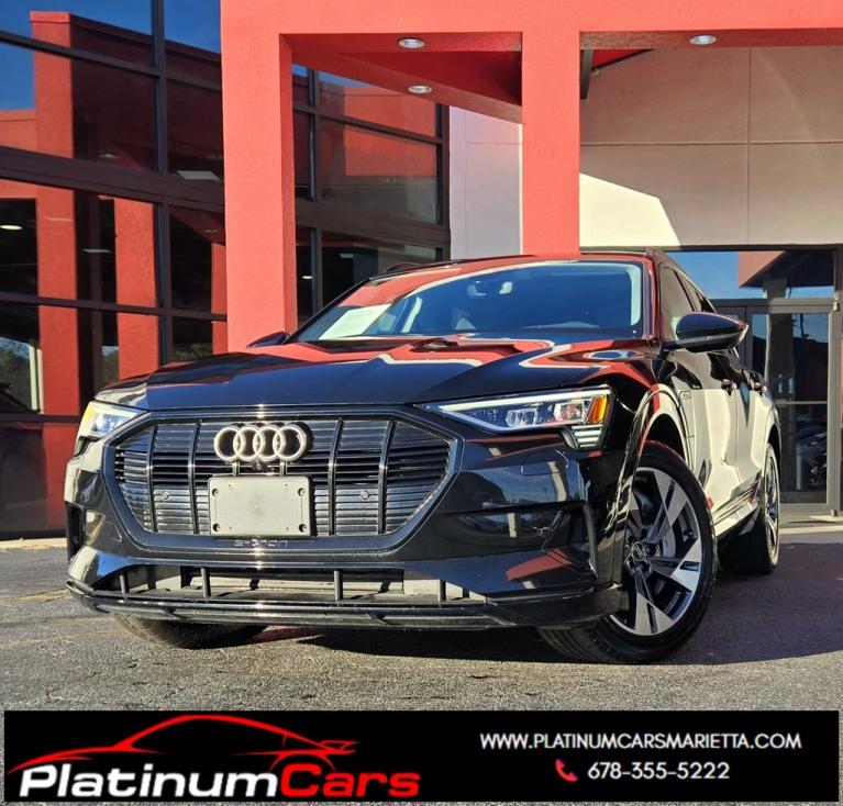 2021 Audi e-tron Premium's photo